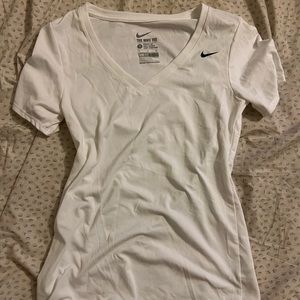 NIKE WHITE TEE